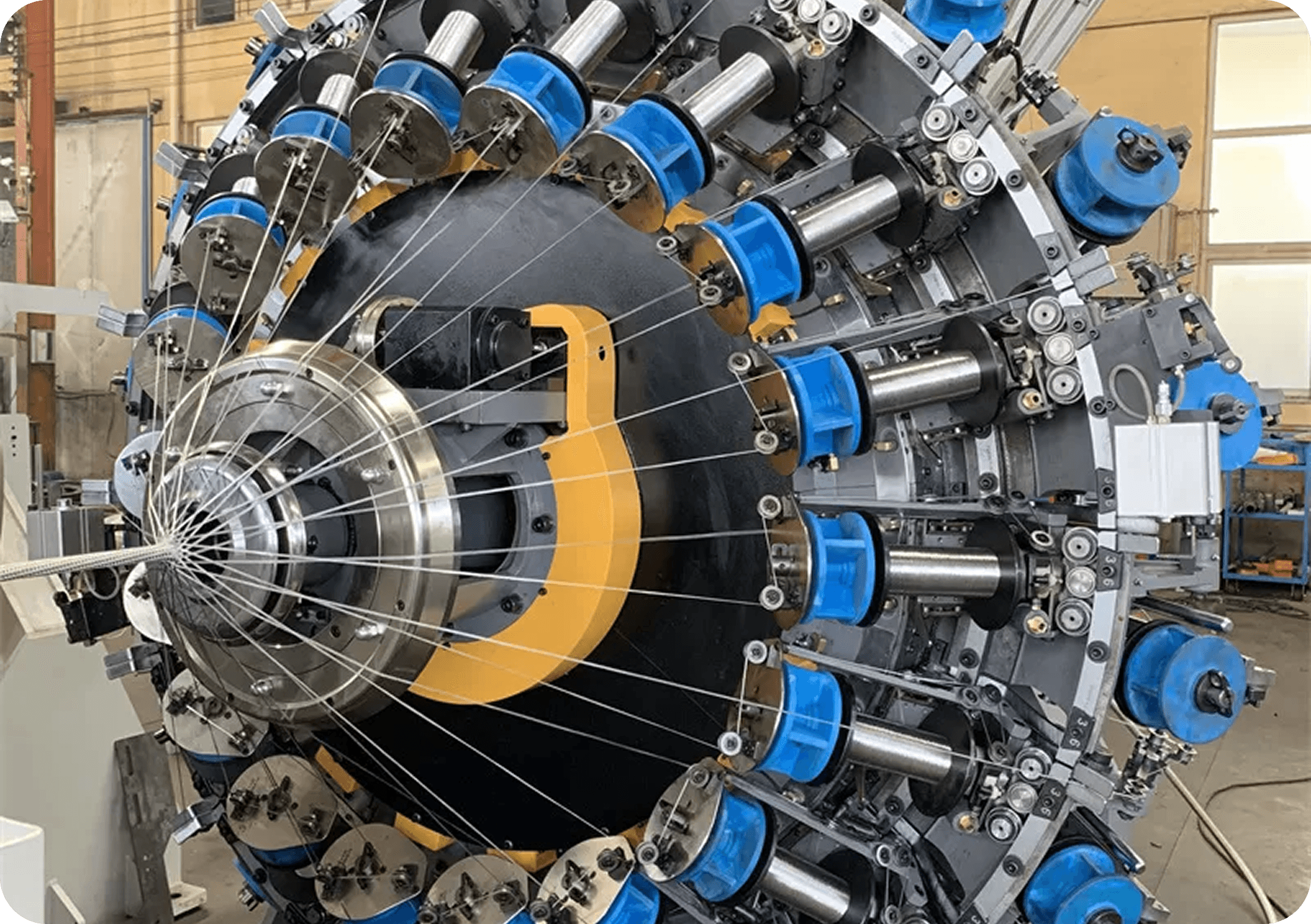 Industrial braiding machine